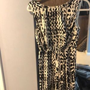 Great jumper suit from work to dinner or drinks.